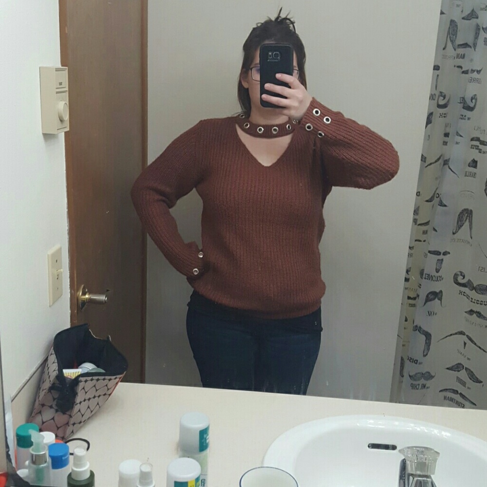 Choker V-Neck Sweater